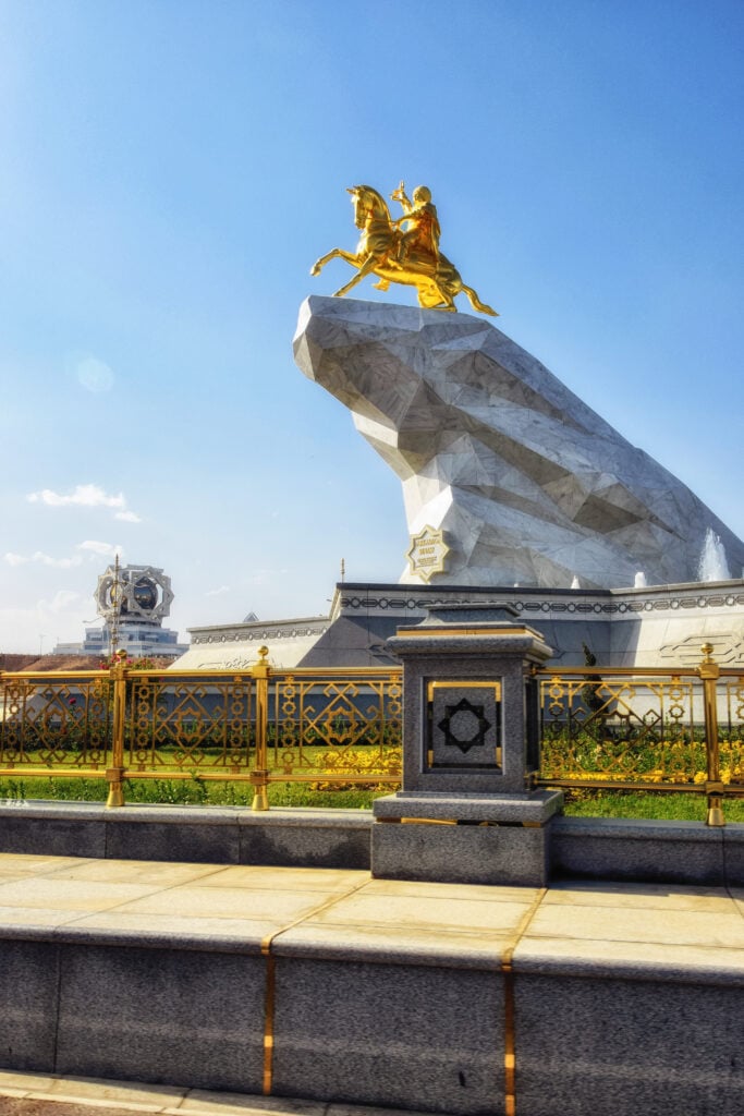 See the World's Largest Dog Statue - a 19-Foot Golden Masterpiece