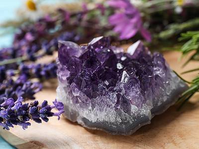 A Discover the Top 6 Crystals for Attracting Money and Wealth