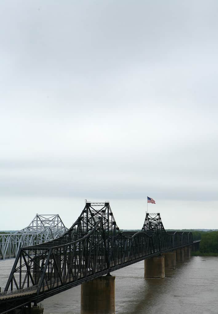 Old Vicksburg Bridge, Mississippi- states with the best bridges in America