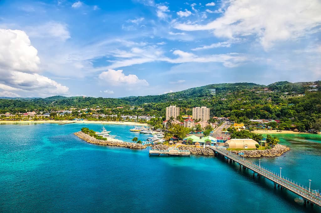Ocho Rios, Jamaica, Bay of Water, Harbor, Beach