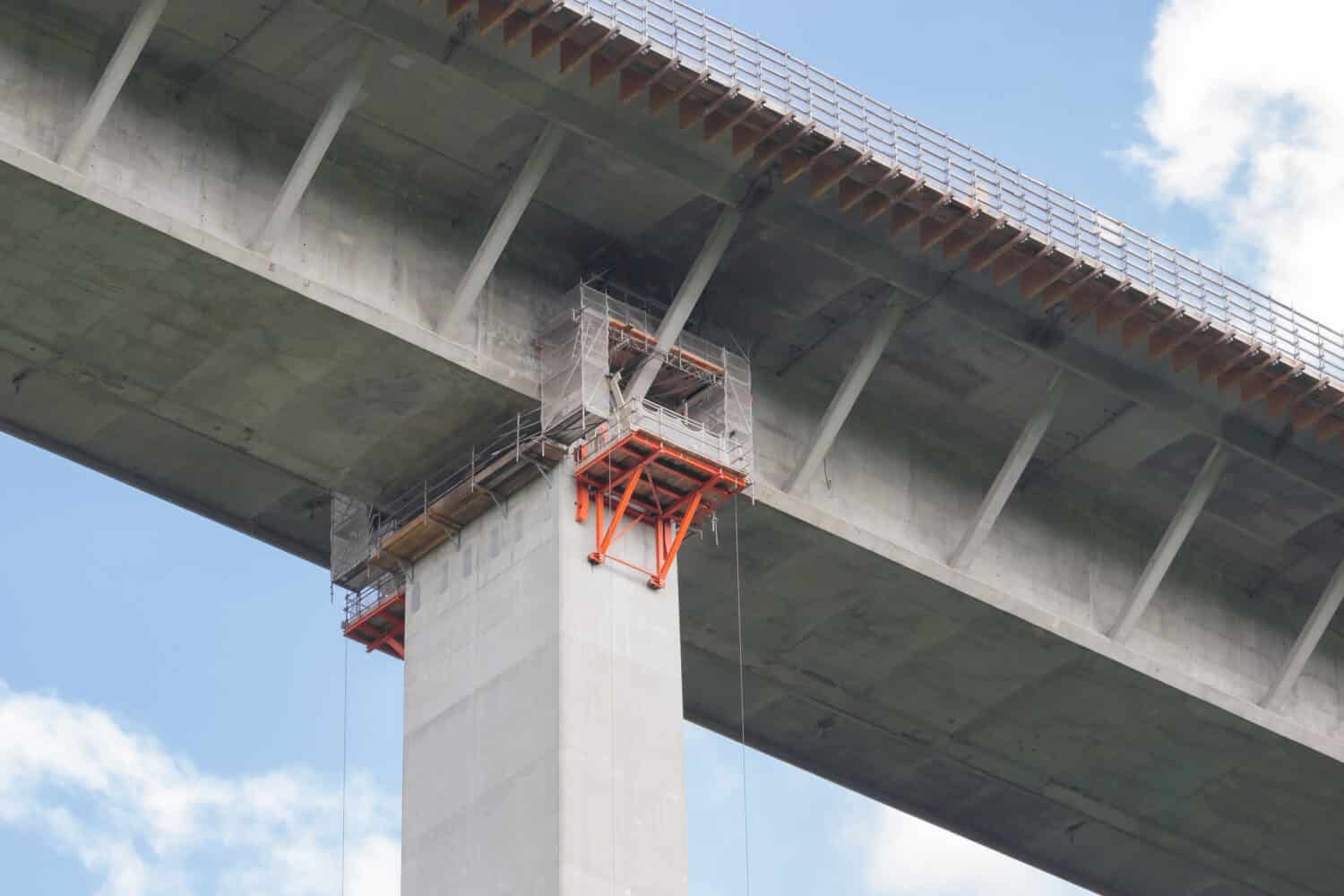 Modernization of a highway bridge