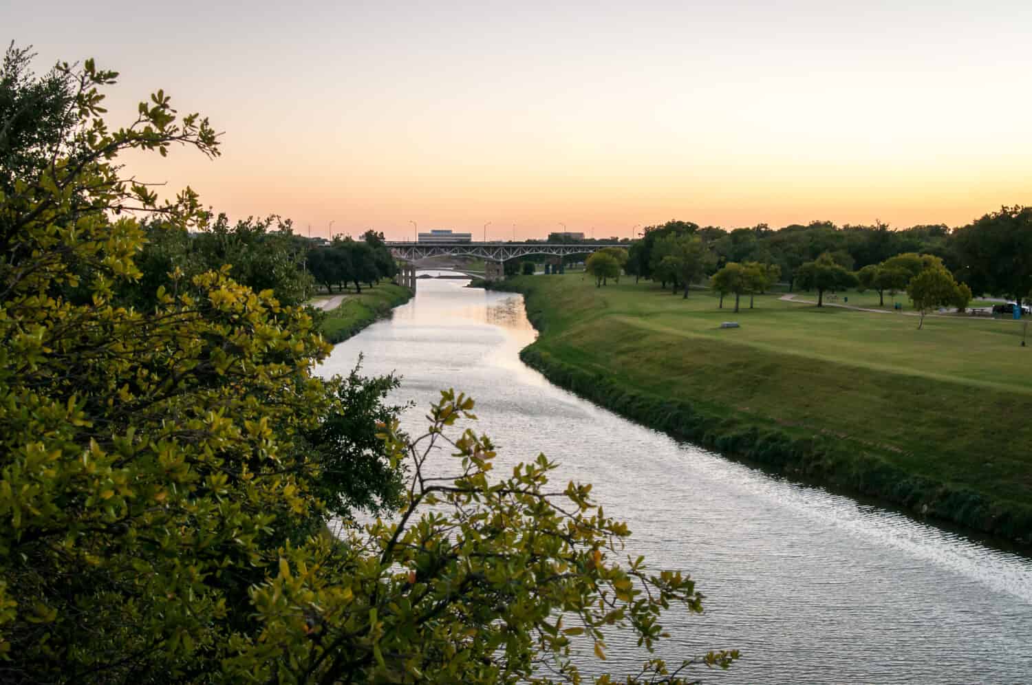 How Deep Is the Trinity River in Dallas? - A-Z Animals