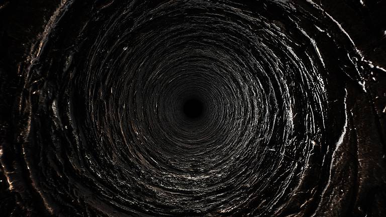 underground tunnel/deep hole