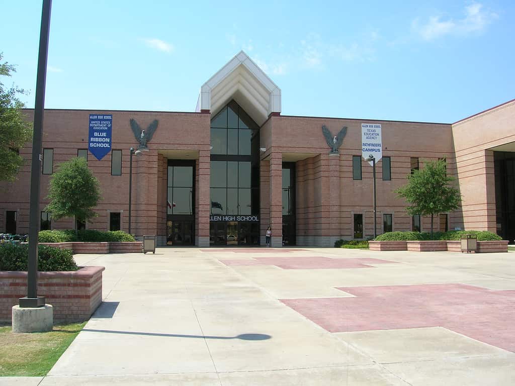 Discover The Largest High School In Texas And Notable Alums AZ Animals Discover The Largest High School In Texas And Notable Alums AZ Animals