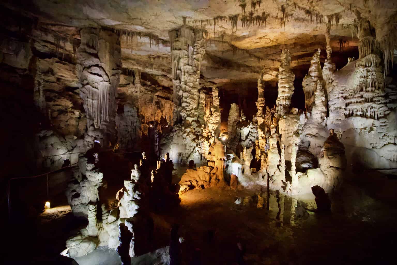 Stalagmite vs. Stalactite: How to Tell the Difference Between These ...