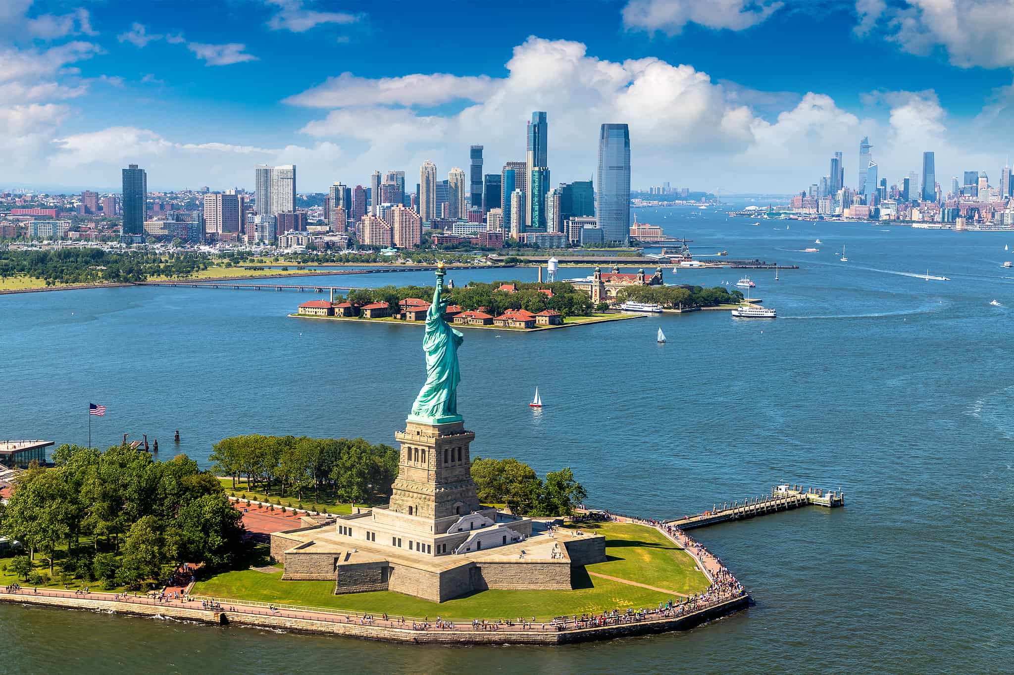 New york city is one of the largest cities in the world it is also фото 13