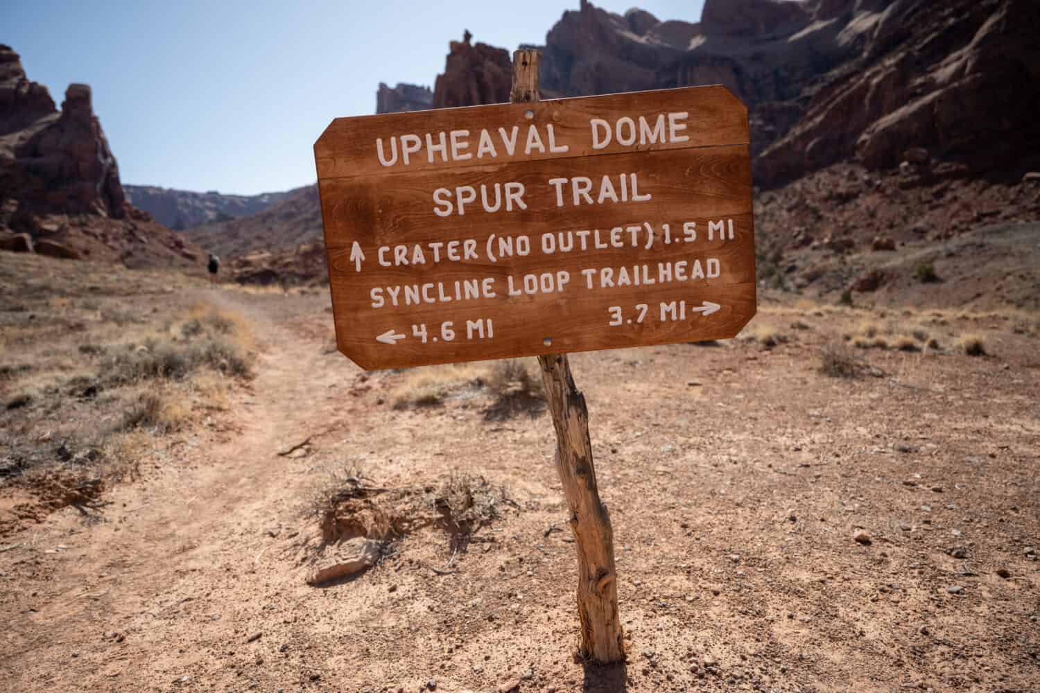 Upheaval Dome Sign Points Hikers at the intersection with the crater trail