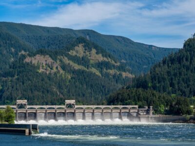 A Discover the Largest Dam in Oregon