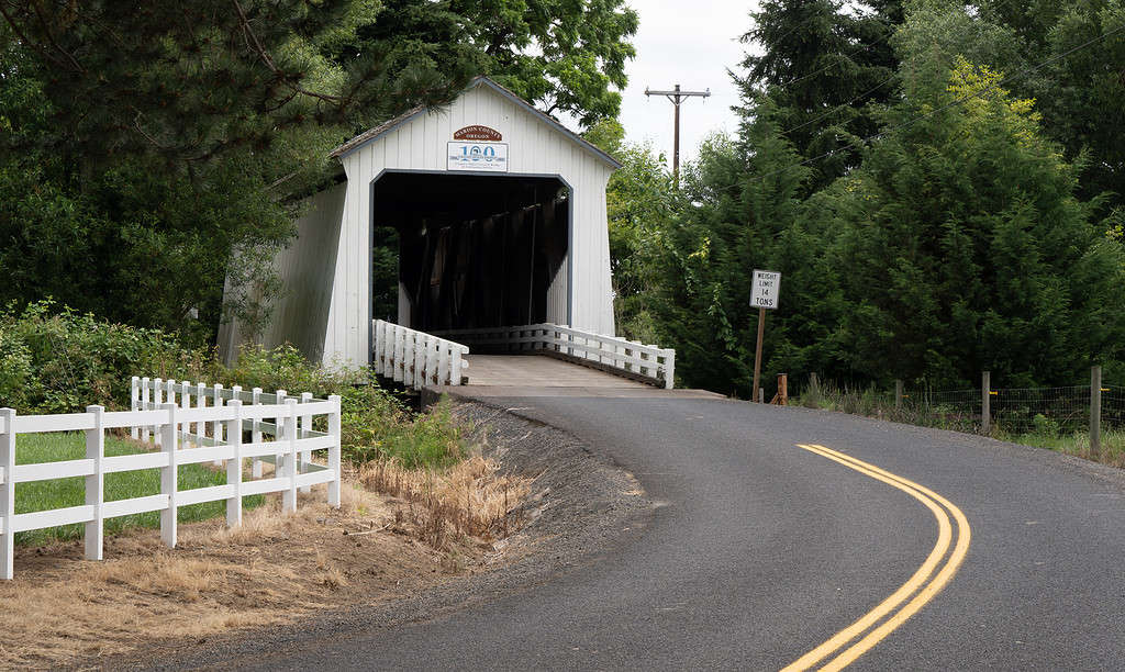Gallon House covered bridge near Silverton, Oregon