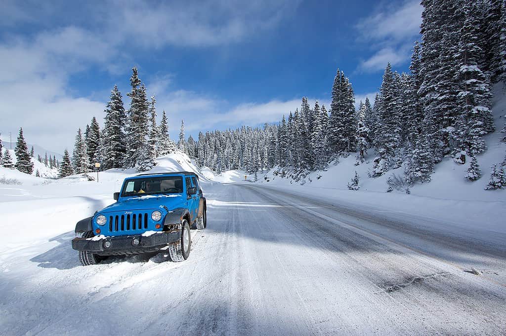 Jeep in the snow, Million Dollar Highway in Colorado