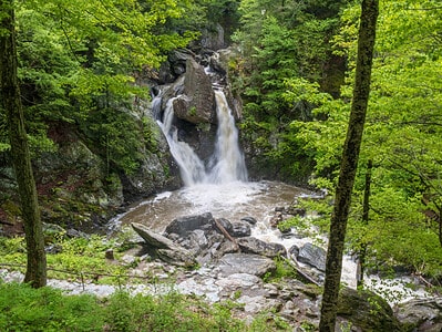 A Discover the Tallest Waterfall in Massachusetts