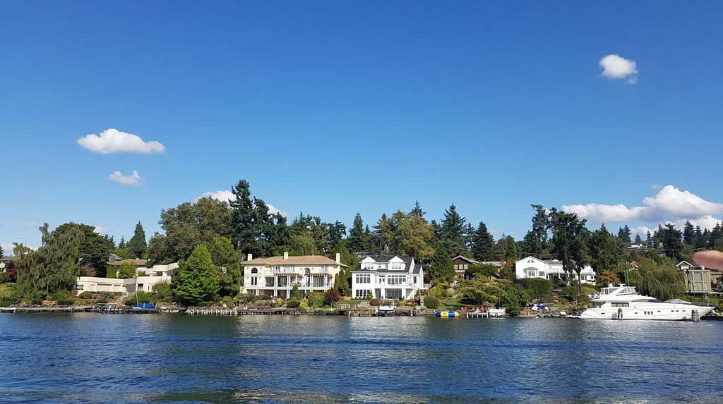 Riverside houses and landscape view of Lake Washington in September 2019.