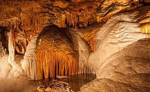 9 Incredible Caves in Missouri (From Popular Spots to Hidden Treasures) Picture