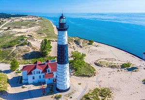 Discover 6 Majestic Lighthouses Along Lake Michigan Picture