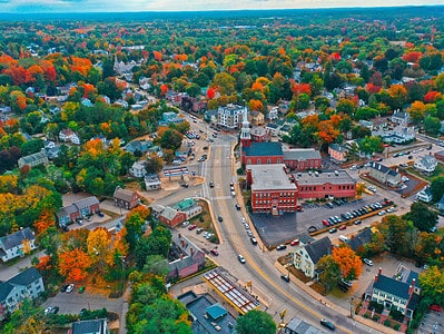 A Discover When Leaves Change Color in New Hampshire (Plus 5 Towns with Beautiful Foliage)