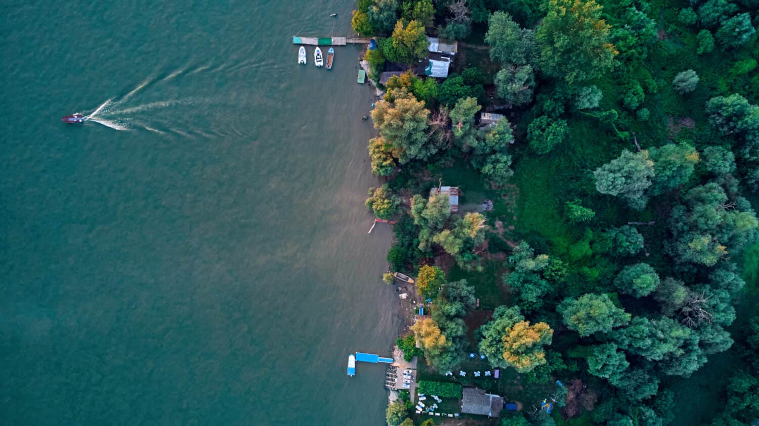 Drone view of lake homes on the shore of Lake Springfield in Illinois.