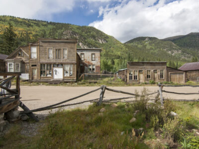 A 17 Abandoned and Forgotten Ghost Towns in Oregon