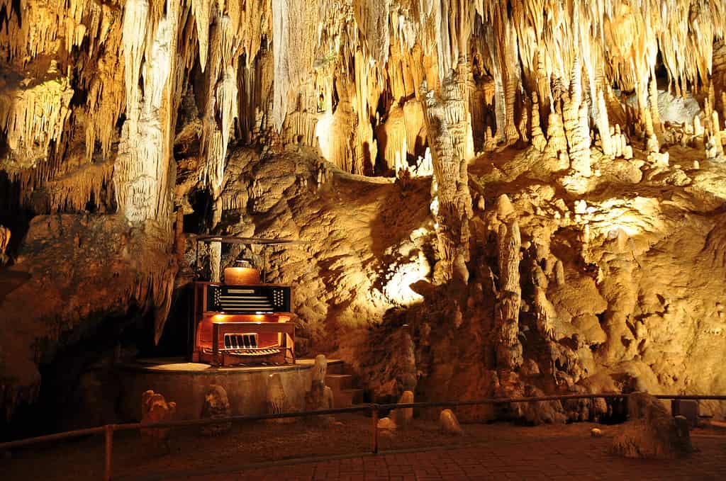 The Stalacpipe Organ in Luray Caverns, Virginia, USA.