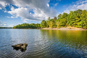 How Wide Is Lake Wylie in the Carolinas? Picture