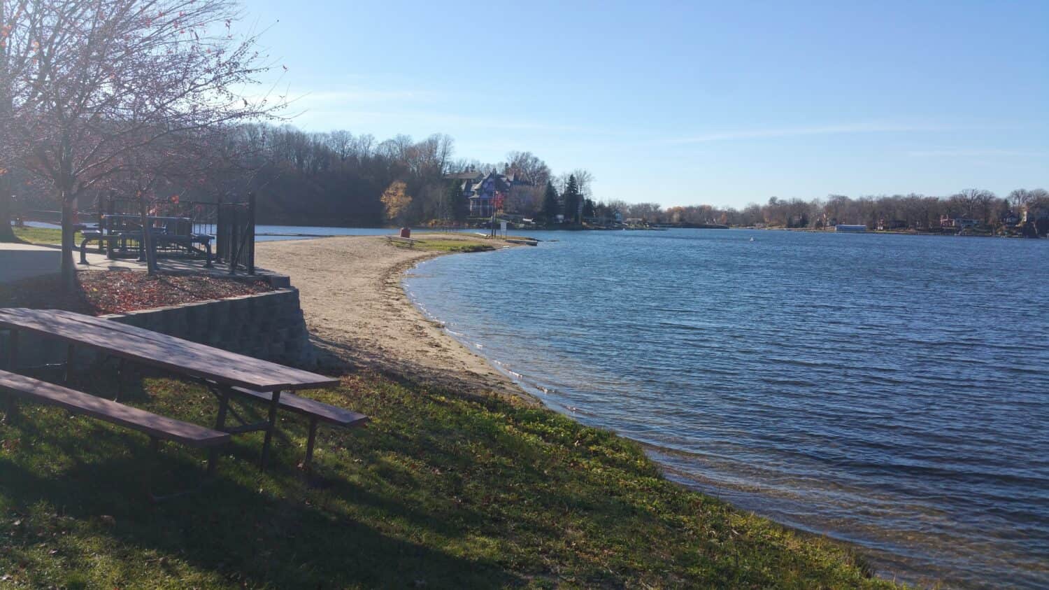  Beach at Lower Prior Lake in Minnesota, USA