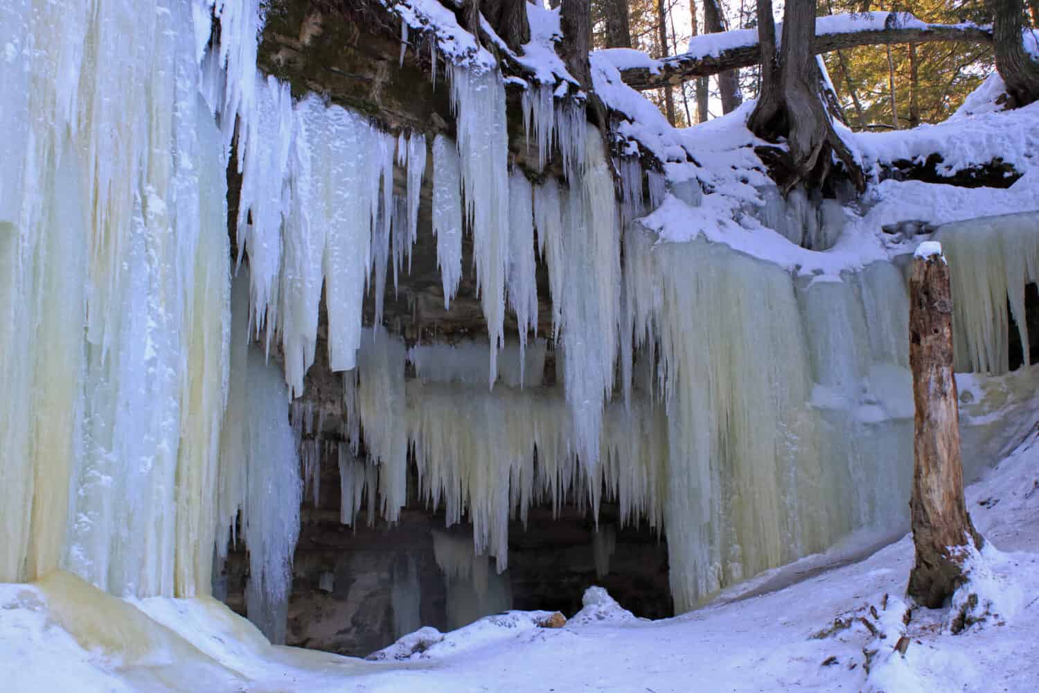 eben ice caves/Michigan winter/frozen waterfall