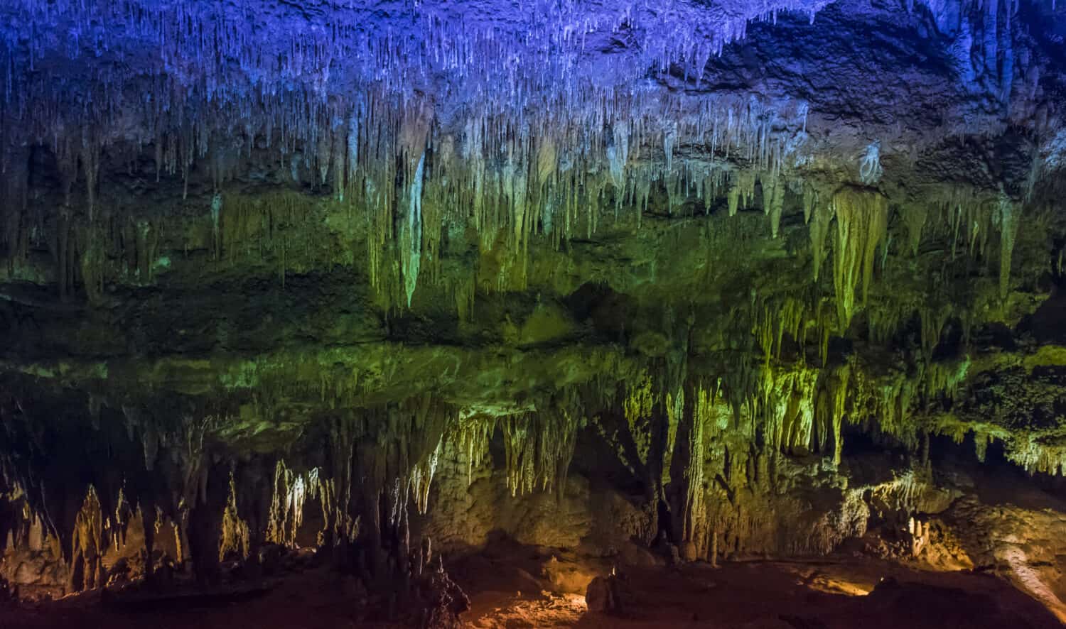 Stalactites and stalagmites in Luray Caverns, Virginia, USA.