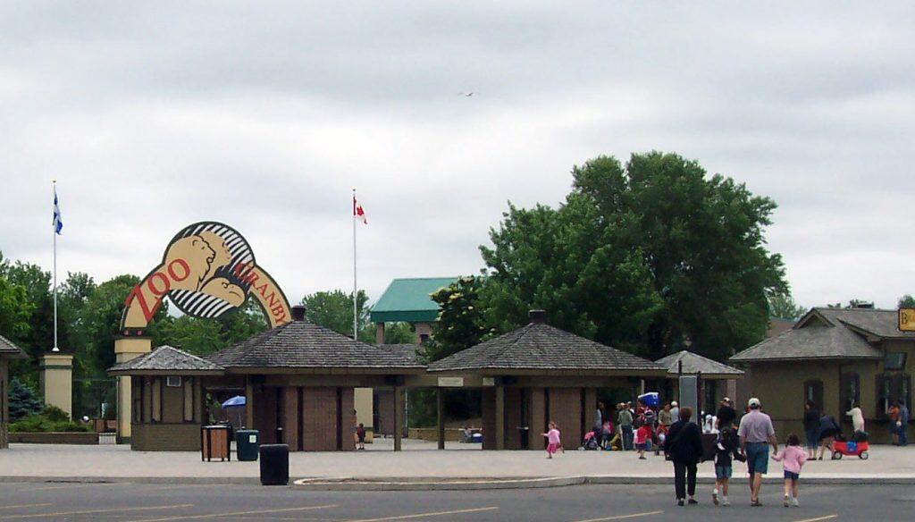 largest zoos Canada