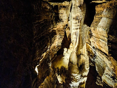 A Discover Missouri’s Talking Rocks Cavern (and What You’ll Find Inside)