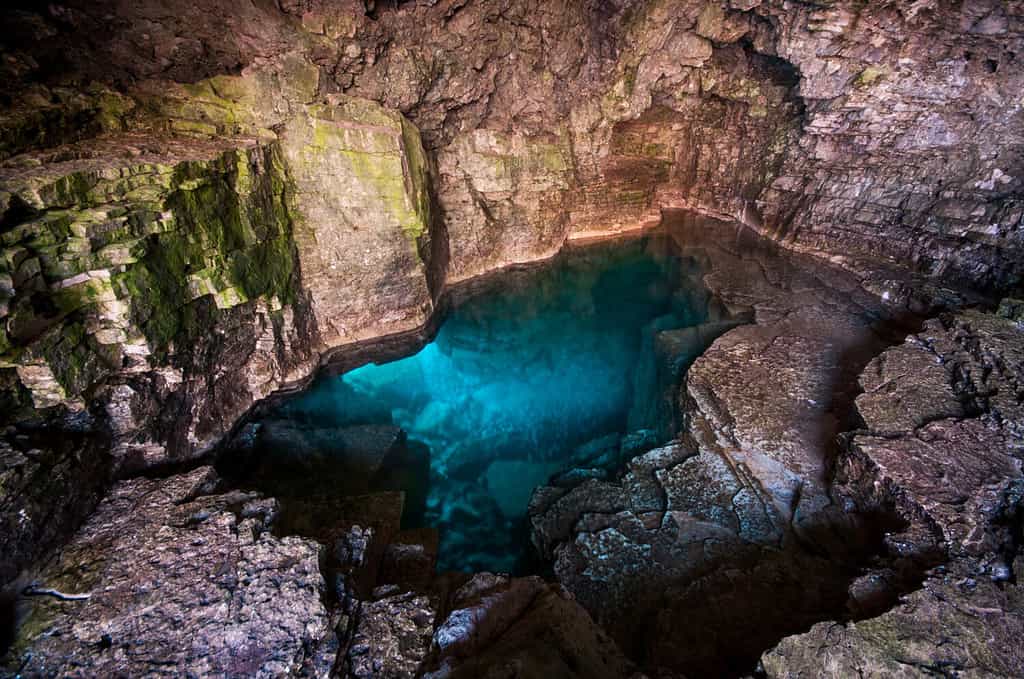 11 Amazing Caves In Canada From Popular Spots To Hidden Treasures A   Shutterstock 138399731 Huge Licensed Scaled 1024x680 