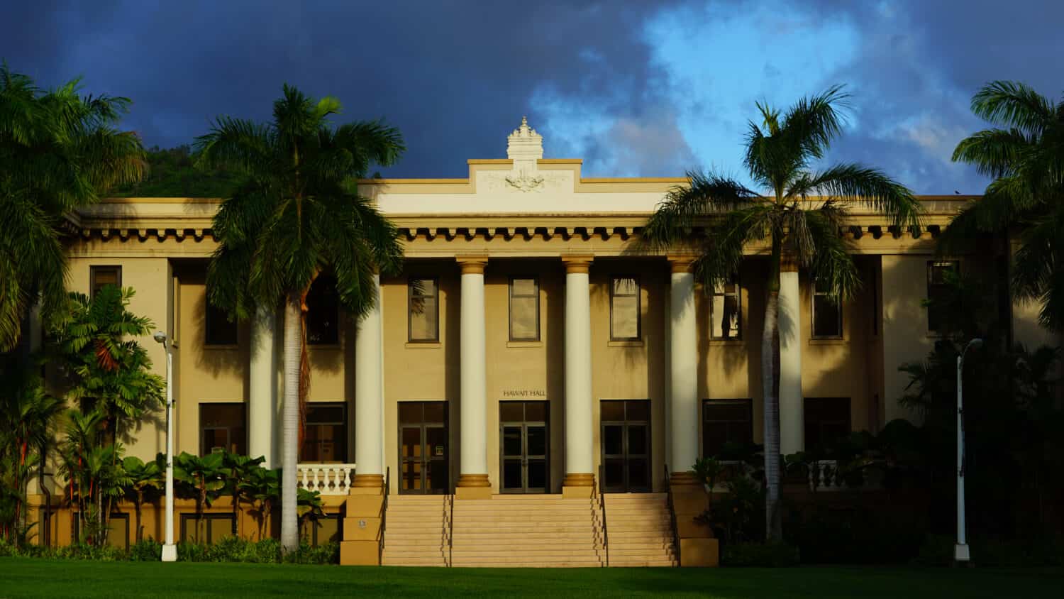 university of hawaii at manoa campus