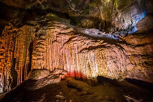10 Amazing Caves in New York (From Popular Spots to Hidden Treasures) Picture