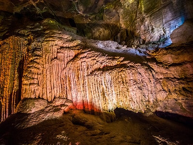 A 10 Amazing Caves in New York (From Popular Spots to Hidden Treasures)