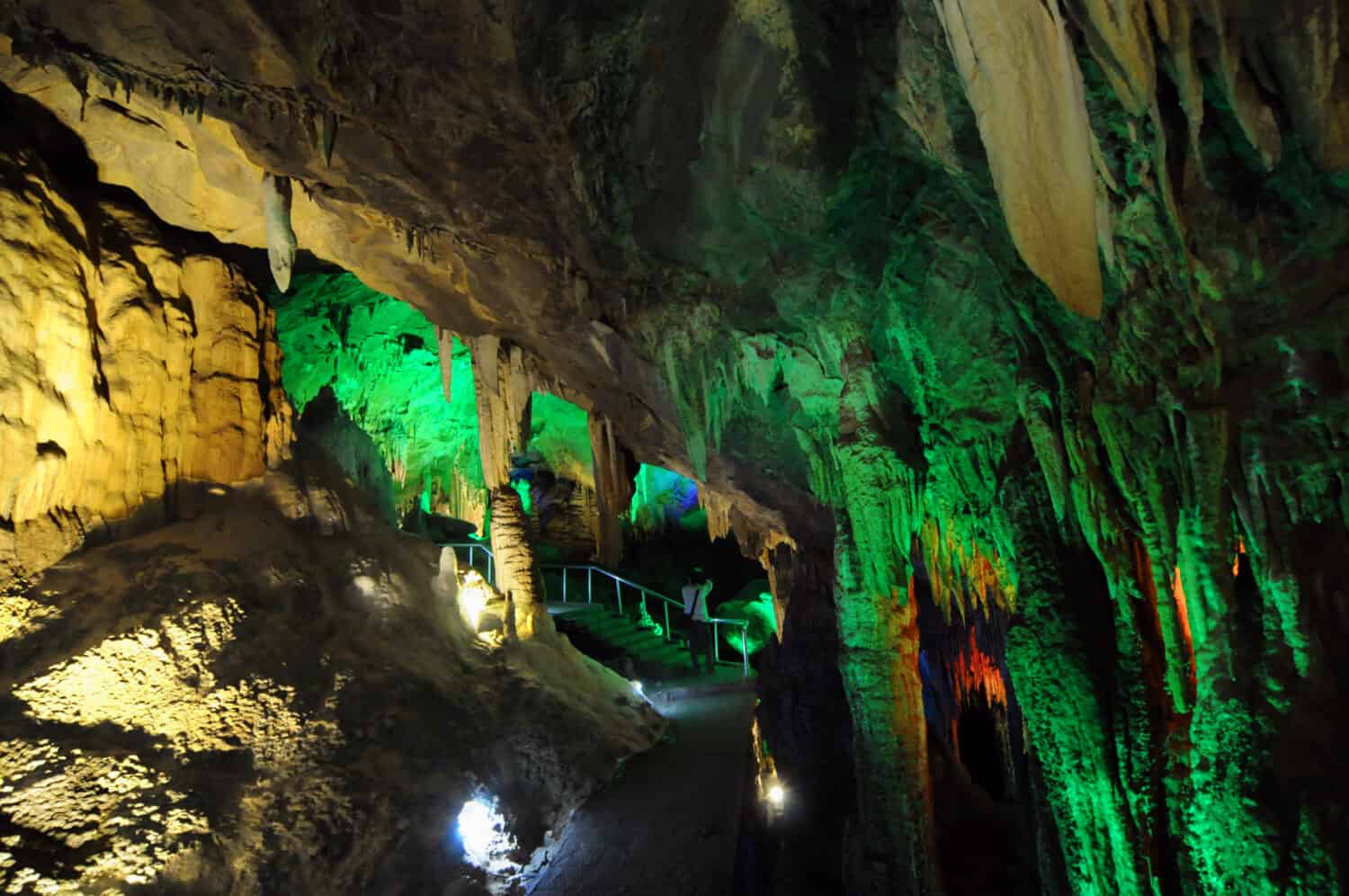 Furong Cave of Wulong in Karst National Geology Park, Chongqing of China, is one of the largest limestone cave in the World, with lots of colorful stalagmites and stalactites