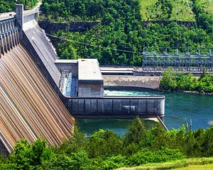 The Largest Dam in Arkansas Is a Massive 256-Foot Towering Behemoth Picture