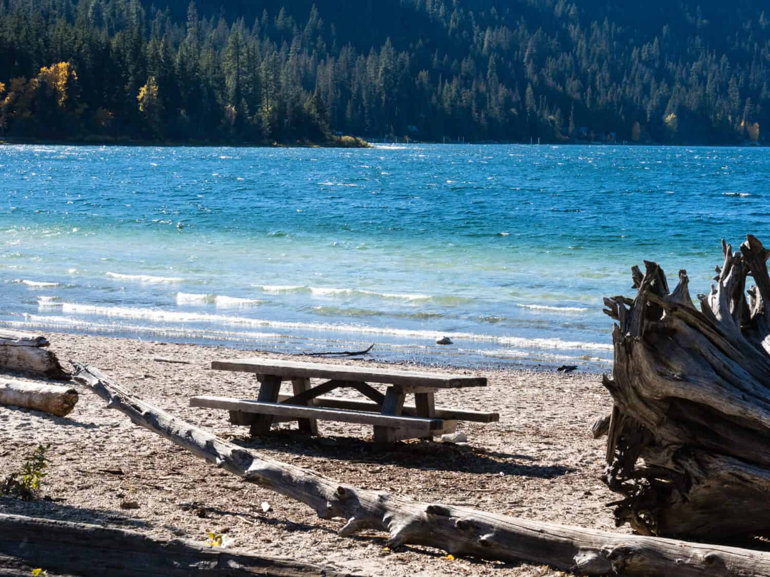 Picnic table on the banks of Lake Wenatchee - Washington state, USA