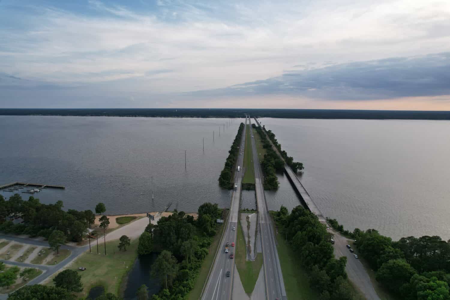 How Wide Is South Carolina's Lake Marion at Its Widest Point?