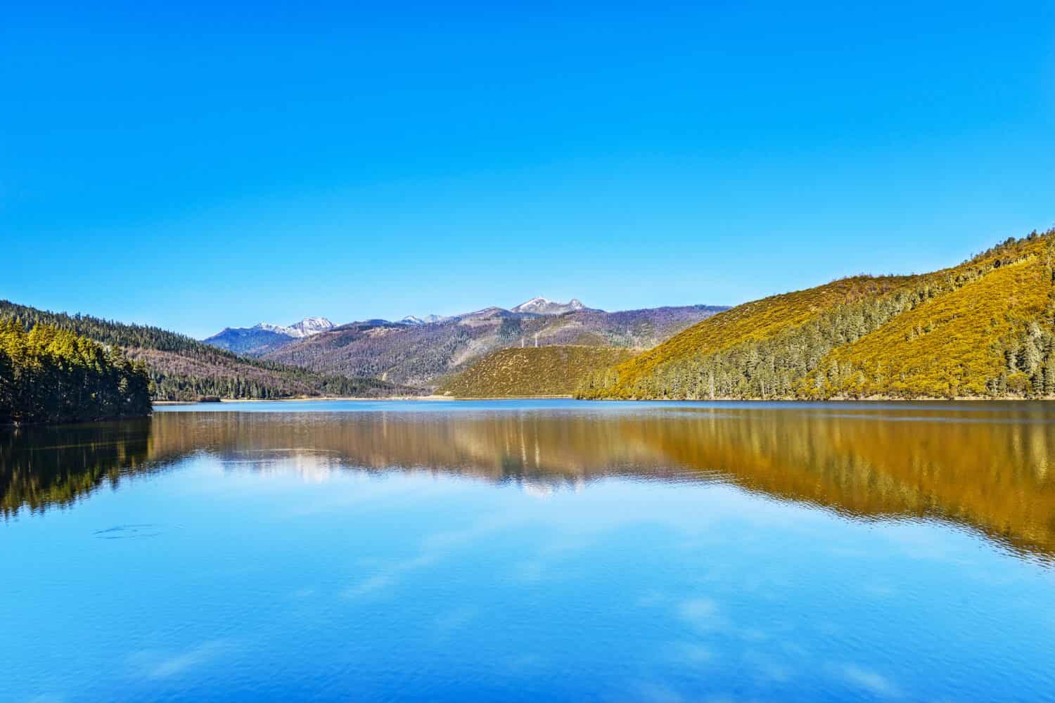Landscape of Shangri-La in early spring, Shudu Hai Lake. Pudacuo National Park. It is a national park located in Shangri-La, Yunnan Province, China.