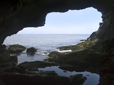 A 8 Incredible Caves in Maine (From Popular Spots to Hidden Treasures)