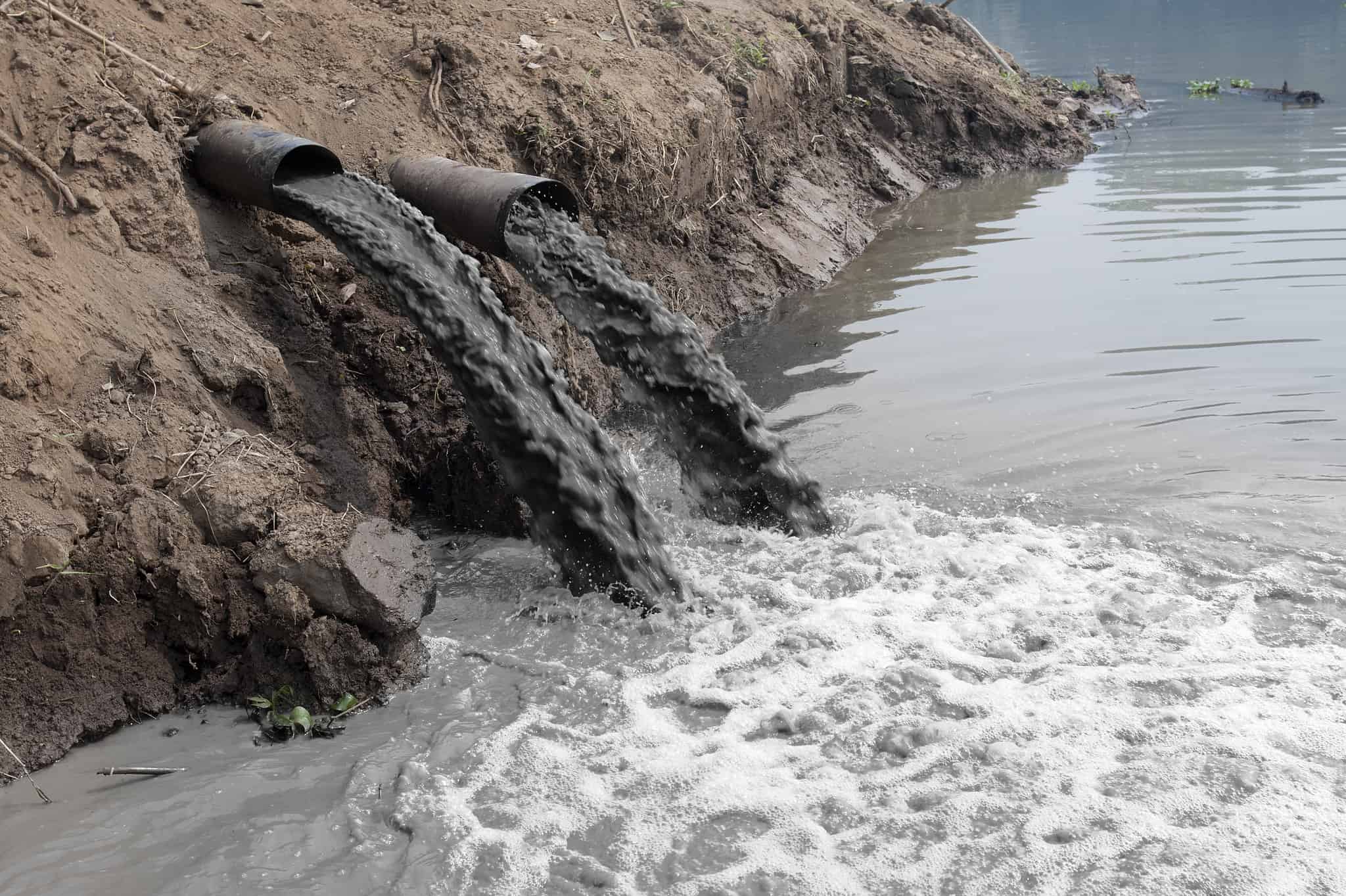 Загрязнение поверхностных вод