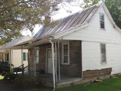 A The Oldest House in North Carolina Still Stands Strong After 300 Years