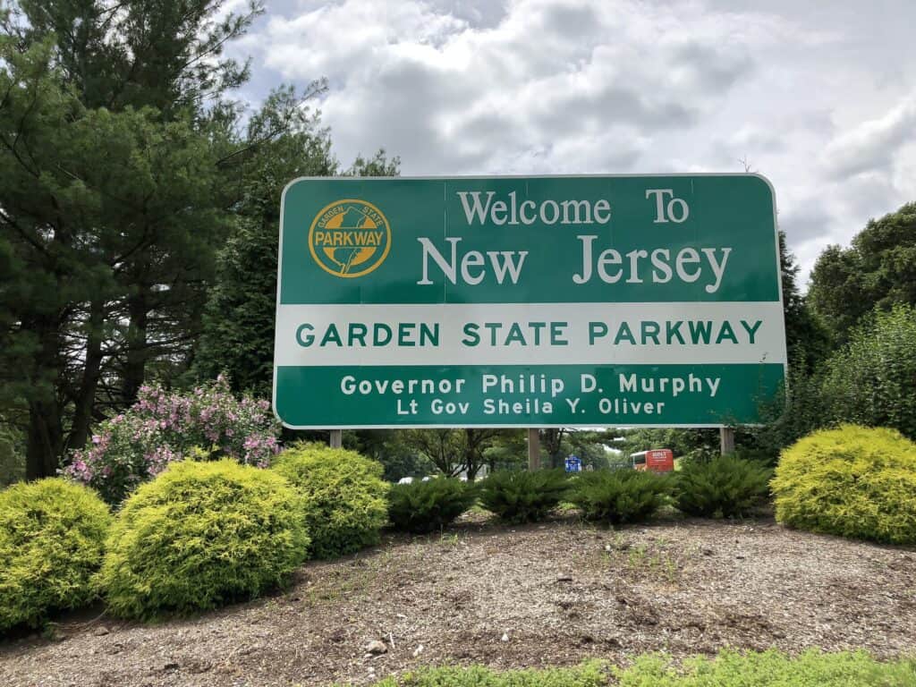 "Welcome to New Jersey" sign along southbound New Jersey State Route 444 (Garden State Parkway) entering Montvale, Bergen County, New Jersey from Chestnut Ridge, Ramapo, Rockland County, New York