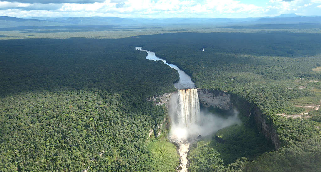 Kaietuer falls from above, Guyana