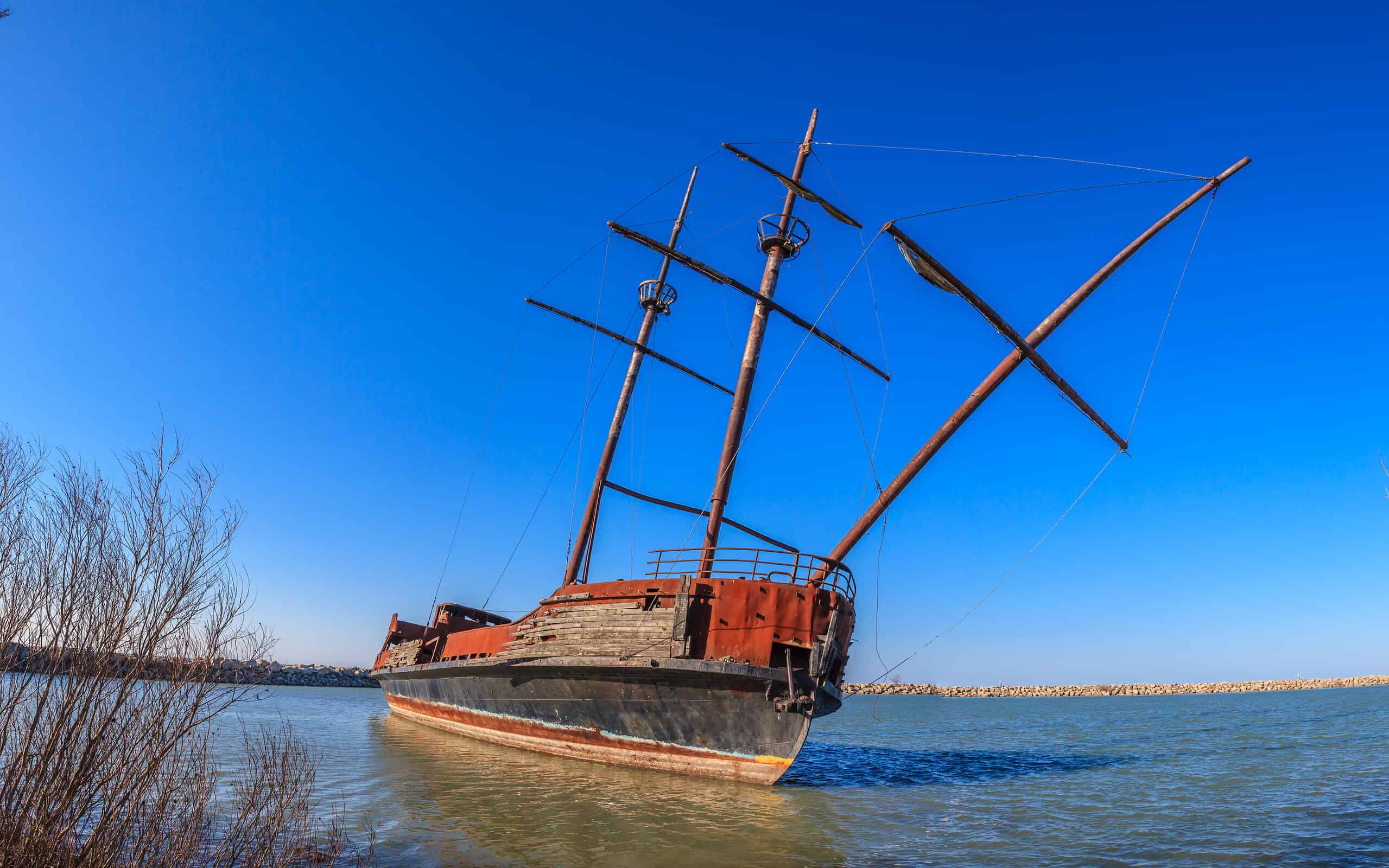 Stranded sailing ship at shore of lake Erie