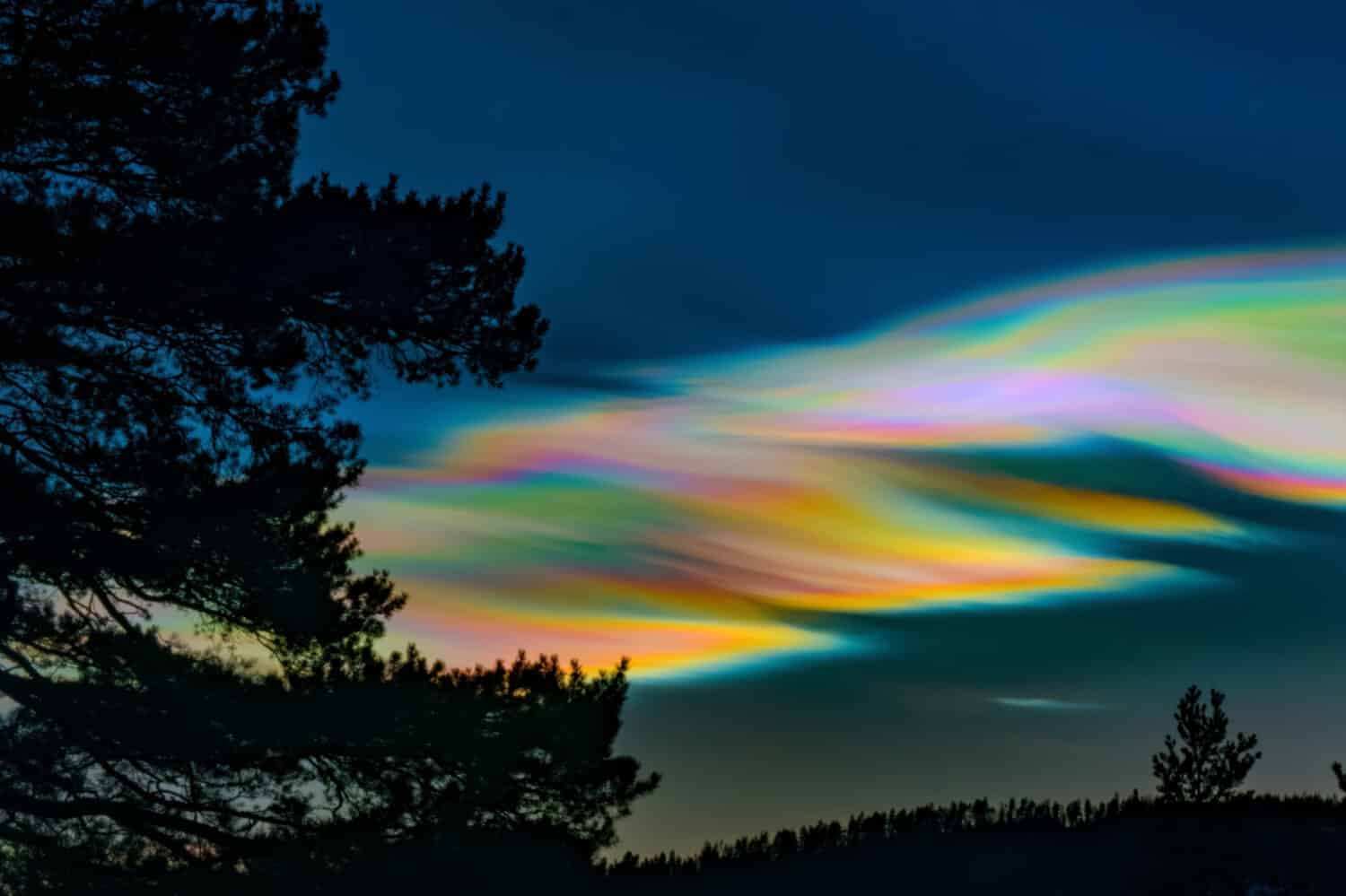 Mother-of-pearl cloud in Norway 245
