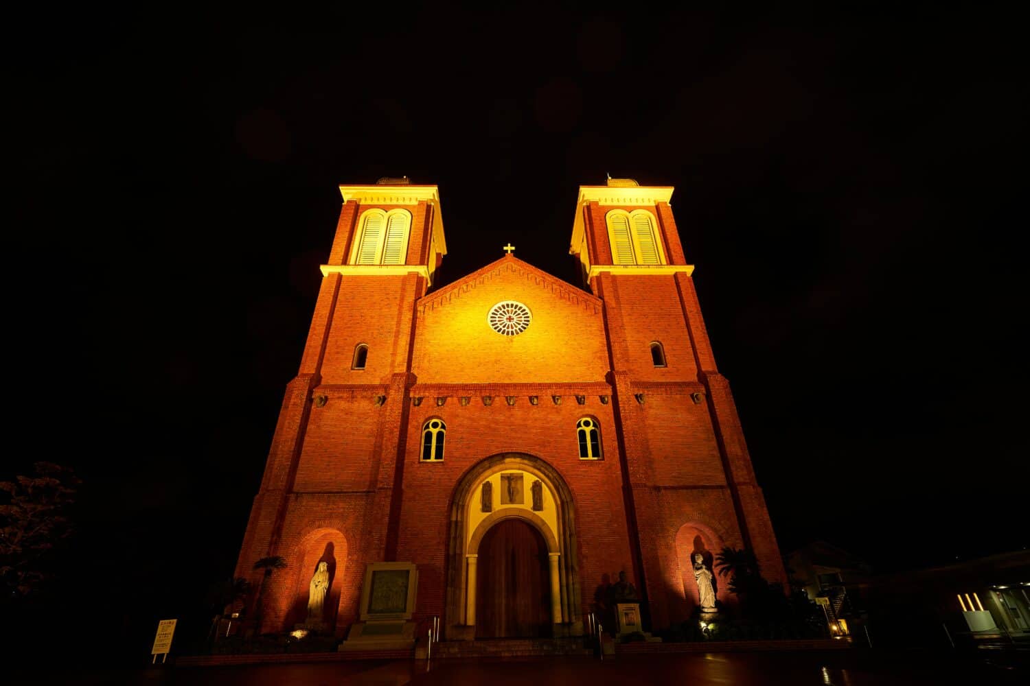 Night view of NagasakiLighted up Urakami Cathedral