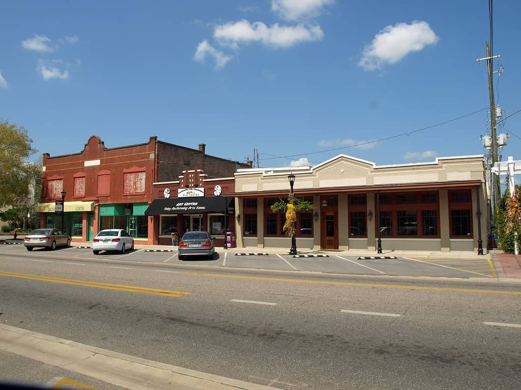 Foley, AL, ranks as one of the fastest-growing towns in Alabama