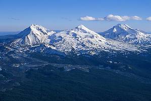 The 6 Best Places to Take in the View of Oregon’s Three Sisters Mountains Picture