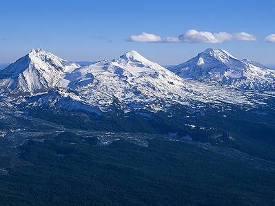 A The 6 Best Places to Take in the View of Oregon’s Three Sisters Mountains