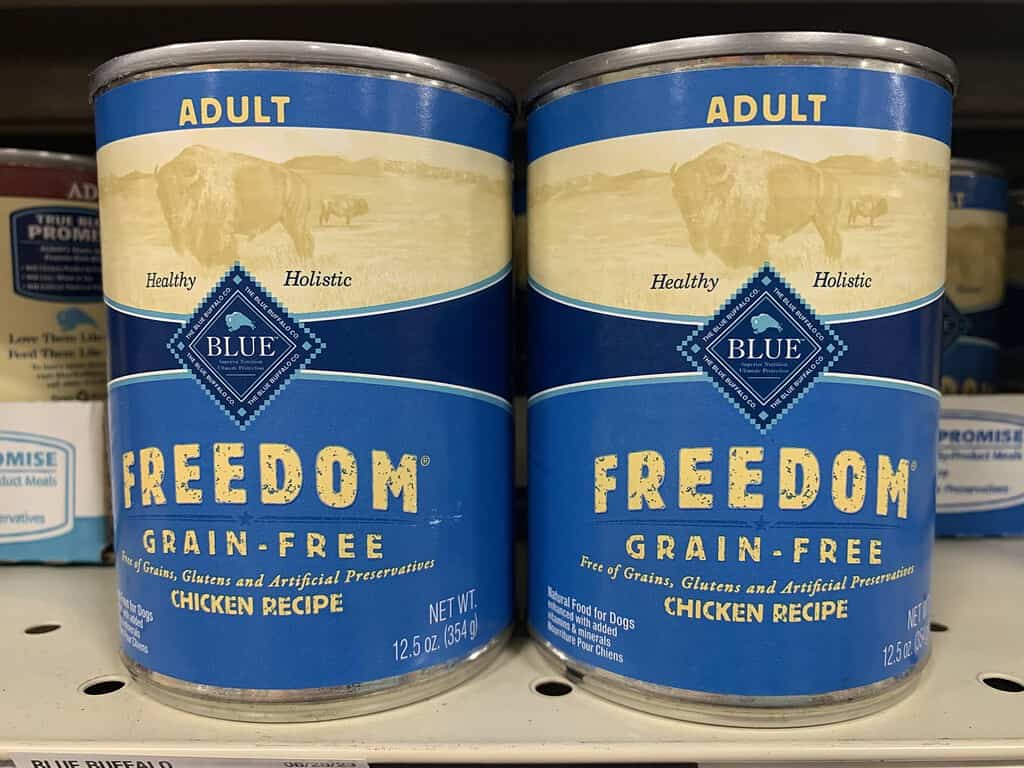 Blue Buffalo canned Grain-Free Freedom Chicken Recipe dog food Adult