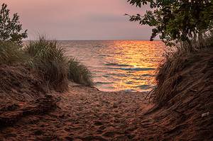 The 5 Best Lakes in Illinois That Have Sandy Beaches Picture